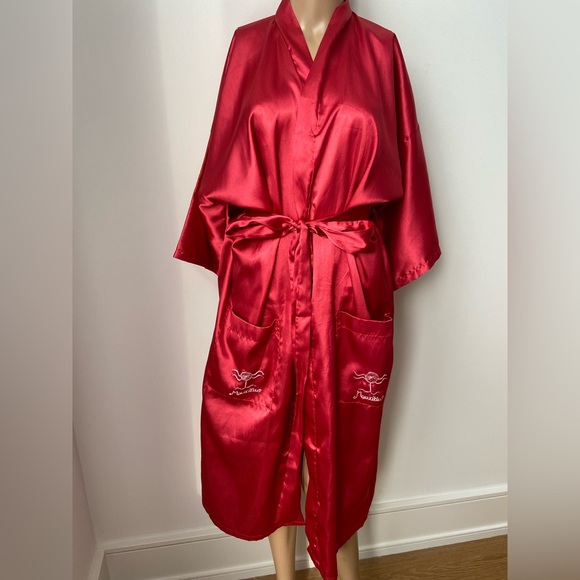 Hand embroidered Ruby Red satin kimono with belt - Picture 2 of 6